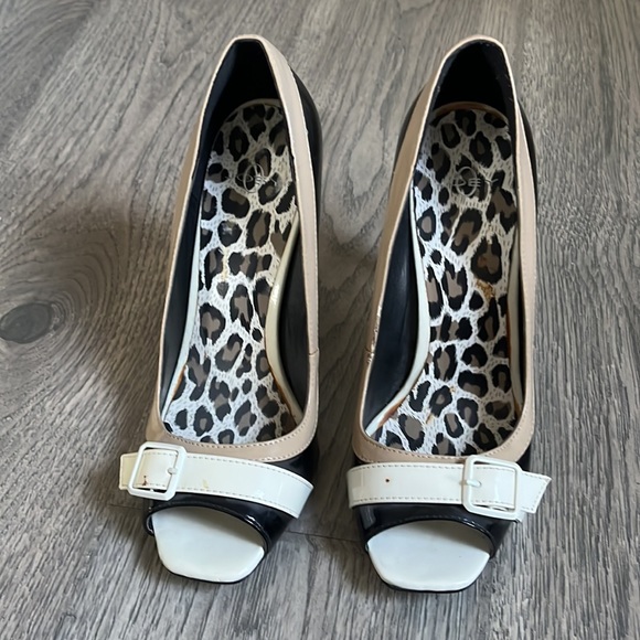 Never Worn Joey Patent Peep Toe Heels - Picture 2 of 10